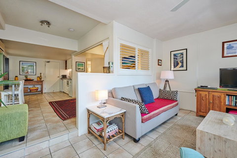 Julians Apartments - Accommodation in Surfers Paradise 3