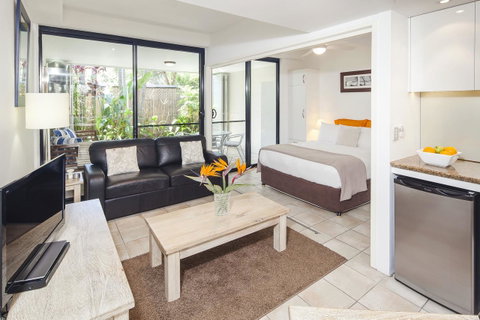 Julians Apartments - Accommodation in Surfers Paradise 35