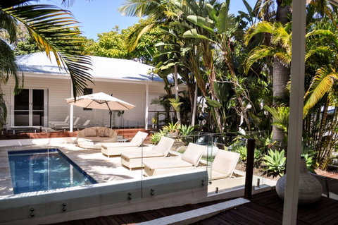 Cove Studios - Accommodation in Surfers Paradise 0