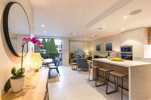 Nobbs Â· Executive 2 Storey Sydney Apartment With Pool - Accommodation in Surfers Paradise 4
