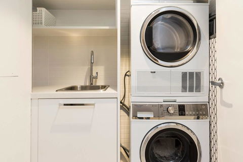 Nobbs Â· Executive 2 Storey Sydney Apartment With Pool - Accommodation in Surfers Paradise 11