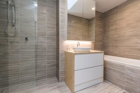 Nobbs Â· Executive 2 Storey Sydney Apartment With Pool - Accommodation in Surfers Paradise 10
