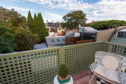 Nobbs Â· Executive 2 Storey Sydney Apartment With Pool - Accommodation in Surfers Paradise 16