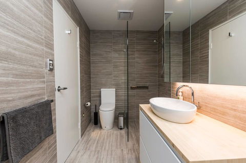 Nobbs Â· Executive 2 Storey Sydney Apartment With Pool - Accommodation in Surfers Paradise 9