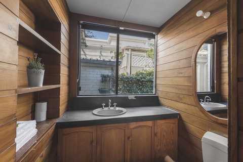 Designer Studios Manly - Accommodation in Surfers Paradise 10