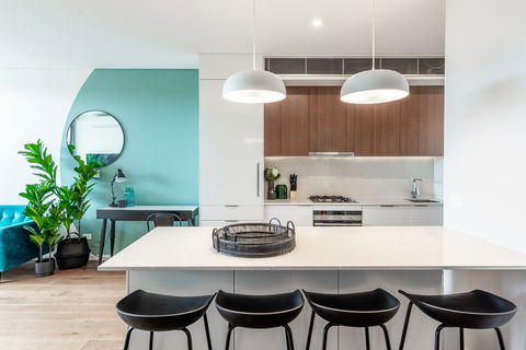 Large Light Luxe 3BDR 2BA Free Parking - Walk To Sydney Uni And RPA - Accommodation in Surfers Paradise 5