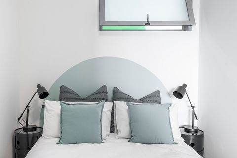 Large Light Luxe 3BDR 2BA Free Parking - Walk To Sydney Uni And RPA - Accommodation in Surfers Paradise 10