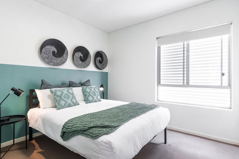 Large Light Luxe 3BDR 2BA Free Parking - Walk To Sydney Uni And RPA - Accommodation in Surfers Paradise 6
