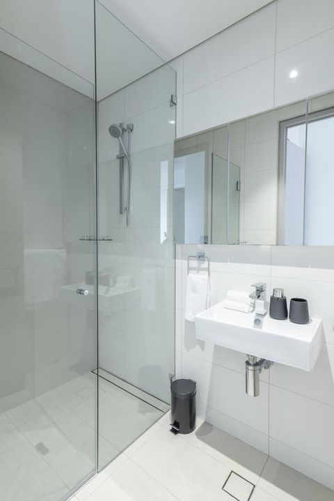 Large Light Luxe 3BDR 2BA Free Parking - Walk To Sydney Uni And RPA - Accommodation in Surfers Paradise 8