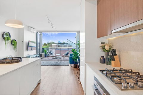 Large Light Luxe 3BDR 2BA Free Parking - Walk To Sydney Uni And RPA - Accommodation in Surfers Paradise 0