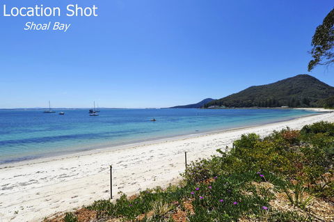 Ronald Avenue 1/65 - Shoal Bay - Accommodation in Surfers Paradise 10