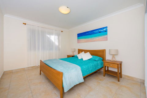 Ronald Avenue 1/65 - Shoal Bay - Accommodation in Surfers Paradise 7