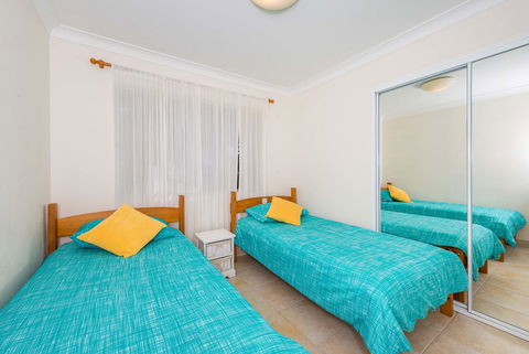 Ronald Avenue 1/65 - Shoal Bay - Accommodation in Surfers Paradise 8