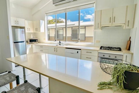 Hastings By The Sea - Accommodation in Surfers Paradise 8