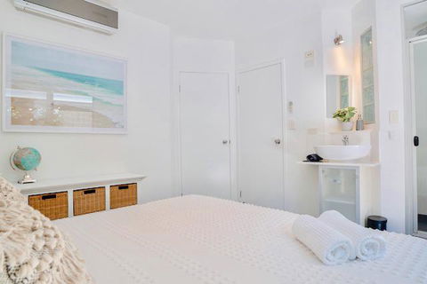Hastings By The Sea - Accommodation in Surfers Paradise 3