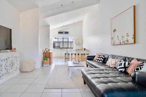 Hastings By The Sea - Accommodation in Surfers Paradise 6