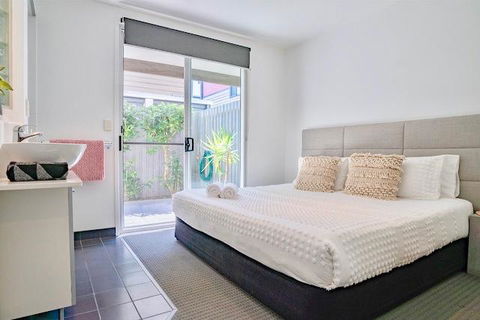Hastings By The Sea - Accommodation in Surfers Paradise 2