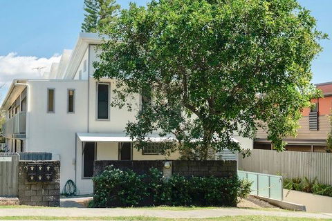 Hastings By The Sea - Accommodation in Surfers Paradise 14