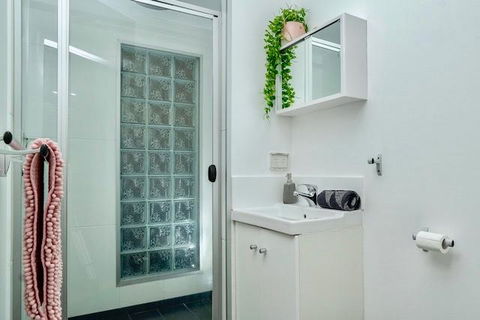 Hastings By The Sea - Accommodation in Surfers Paradise 17