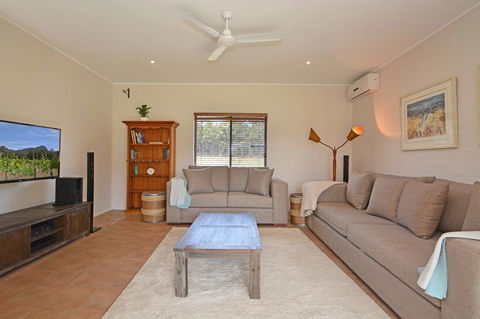 JE Guesthouse, Central To All The Hunter Valley Has To Offer - Accommodation in Surfers Paradise 3