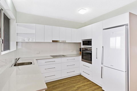 Victoria Parade, Kiah, Unit 10, 53 - Accommodation in Surfers Paradise 4