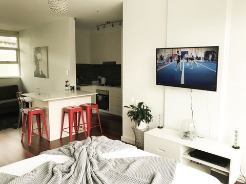 Woollahra Gem, Spectacular Views And Garden Paradise - Accommodation in Surfers Paradise 10