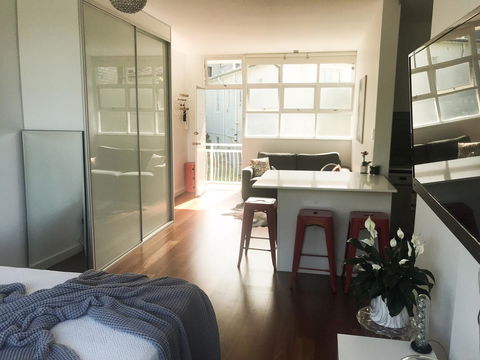 Woollahra Gem, Spectacular Views And Garden Paradise - Accommodation in Surfers Paradise 14