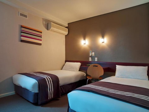 Hotel Hacienda - Accommodation in Surfers Paradise 14