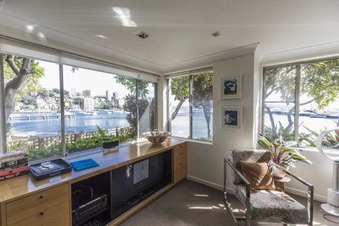 Waterfront Apartment Brimming With Inspirational Artwork - Accommodation in Surfers Paradise 6