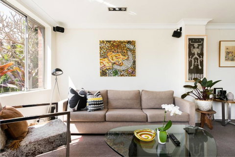 Waterfront Apartment Brimming With Inspirational Artwork - Accommodation in Surfers Paradise 19