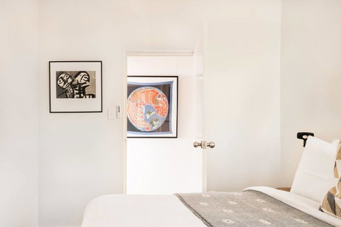 Waterfront Apartment Brimming With Inspirational Artwork - Accommodation in Surfers Paradise 29
