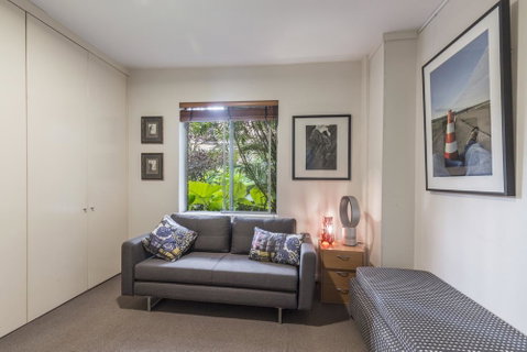 Waterfront Apartment Brimming With Inspirational Artwork - Accommodation in Surfers Paradise 4