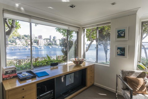 Waterfront Apartment Brimming With Inspirational Artwork - Accommodation in Surfers Paradise 5