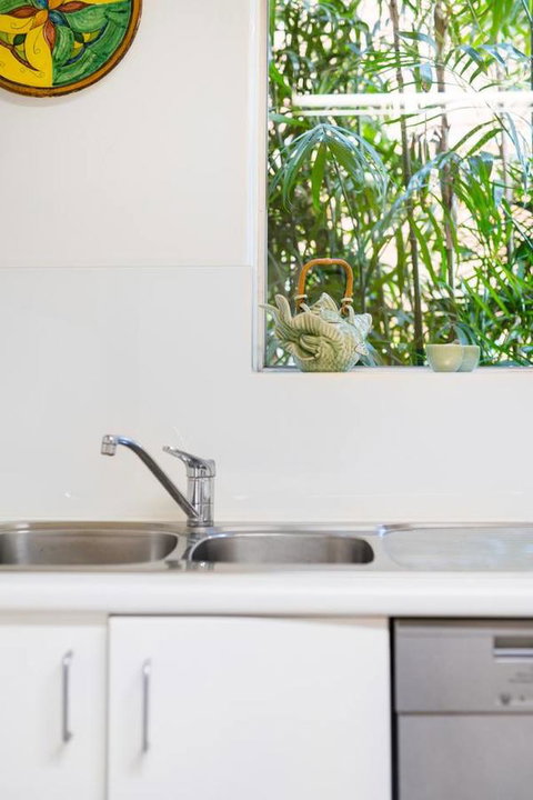 Waterfront Apartment Brimming With Inspirational Artwork - Accommodation in Surfers Paradise 15