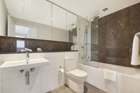 Stunning Sunset Water View 2BEDs On High Rises - Accommodation in Surfers Paradise 10