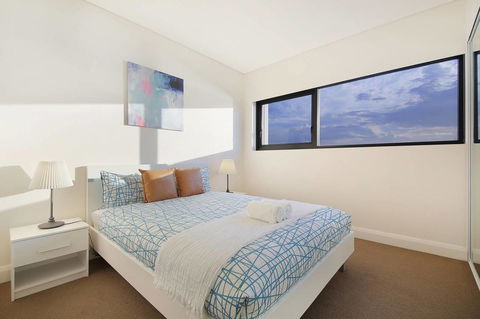 Stunning Sunset Water View 2BEDs On High Rises - Accommodation in Surfers Paradise 2