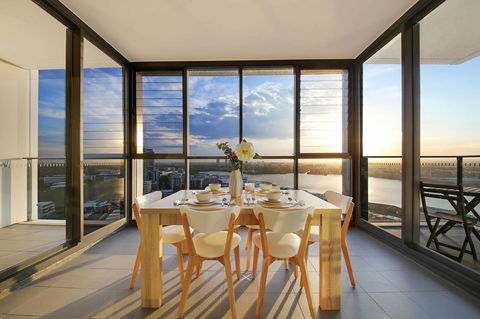 Stunning Sunset Water View 2BEDs On High Rises - Accommodation in Surfers Paradise 15