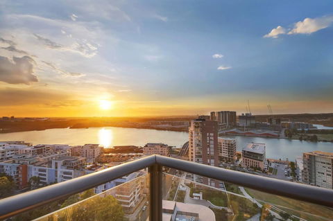 Stunning Sunset Water View 2BEDs On High Rises - Accommodation in Surfers Paradise 4