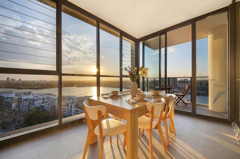 Stunning Sunset Water View 2BEDs On High Rises - Accommodation in Surfers Paradise 0