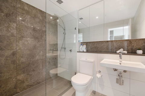 Stunning Sunset Water View 2BEDs On High Rises - Accommodation in Surfers Paradise 14
