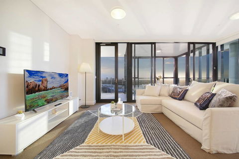 Stunning Sunset Water View 2BEDs On High Rises - Accommodation in Surfers Paradise 5