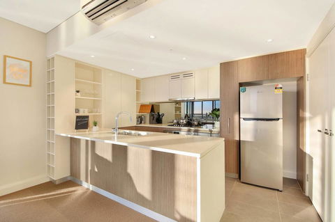 Stunning Sunset Water View 2BEDs On High Rises - Accommodation in Surfers Paradise 8