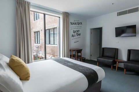 The Lucky Hotel - Accommodation in Surfers Paradise 2