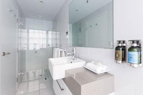 The Lucky Hotel - Accommodation in Surfers Paradise 4