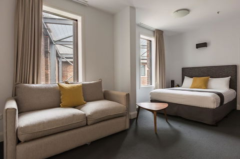 The Lucky Hotel - Accommodation in Surfers Paradise 18