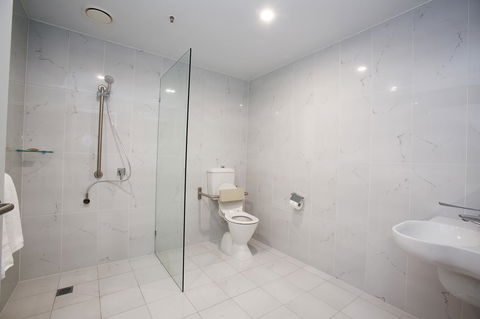 The Lucky Hotel - Accommodation in Surfers Paradise 36