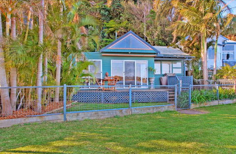 Swan Bay Hideaway - Accommodation in Surfers Paradise 0