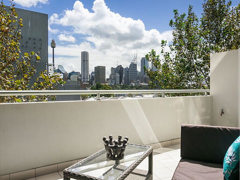 Lower Bridge And Sails - Executive 2BR Darlinghurst Apartment With Balcony And Rooftop Views - Accommodation in Surfers Paradise 6