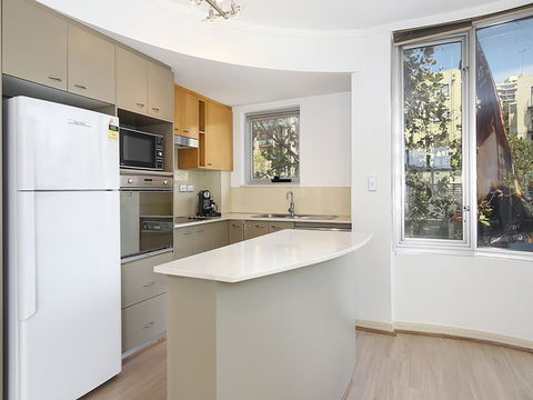 Lower Bridge And Sails - Executive 2BR Darlinghurst Apartment With Balcony And Rooftop Views - Accommodation in Surfers Paradise 3