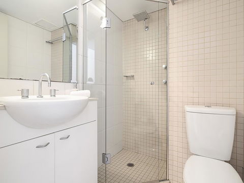 Lower Bridge And Sails - Executive 2BR Darlinghurst Apartment With Balcony And Rooftop Views - Accommodation in Surfers Paradise 9